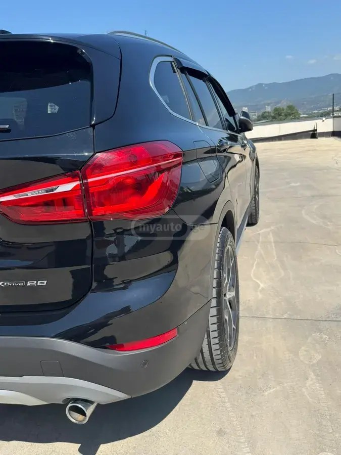 نمای دیگر بی ام و xDrive28i 4 در چهار چرخ محرک 2018