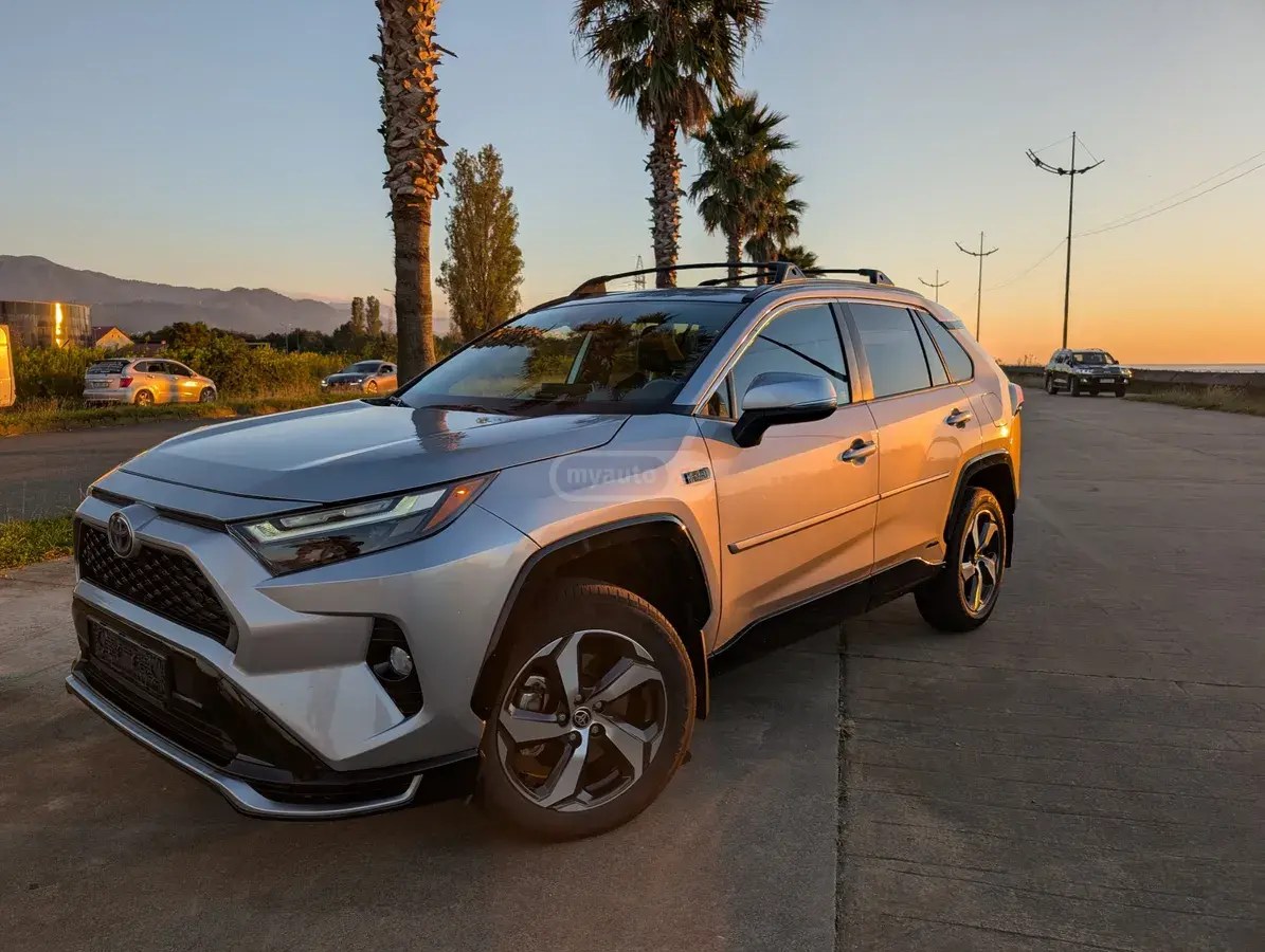 تویوتا SE 4 در چهار چرخ محرک CVT 2023