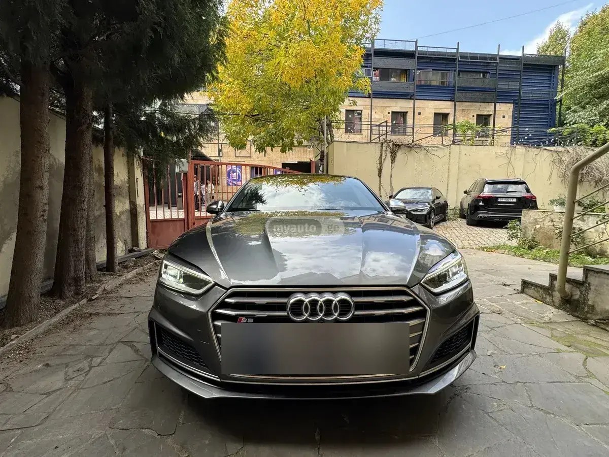 نمای دیگر آئودی 3.0T 2 در چهار چرخ محرک quatt 2017