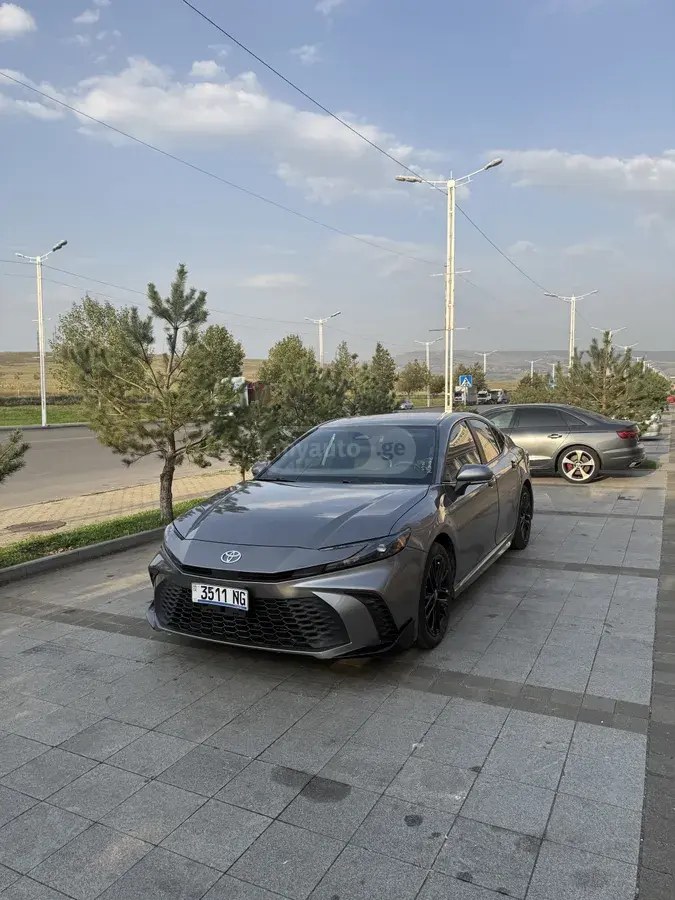 نمای دیگر تویوتا 2024