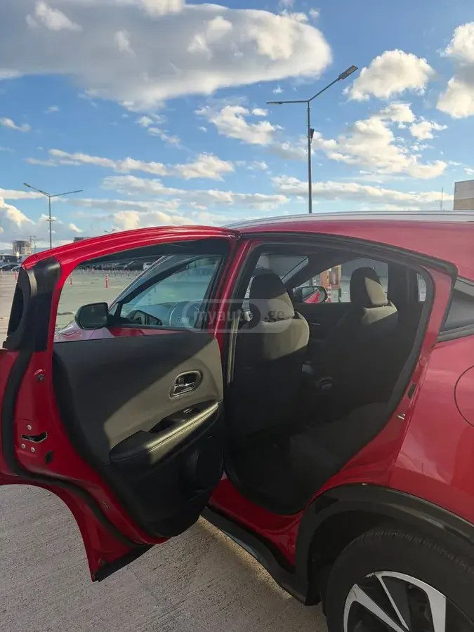 نمای دیگر هوندا اسپرت 4 در تمام چرخ محرک CVT 2019