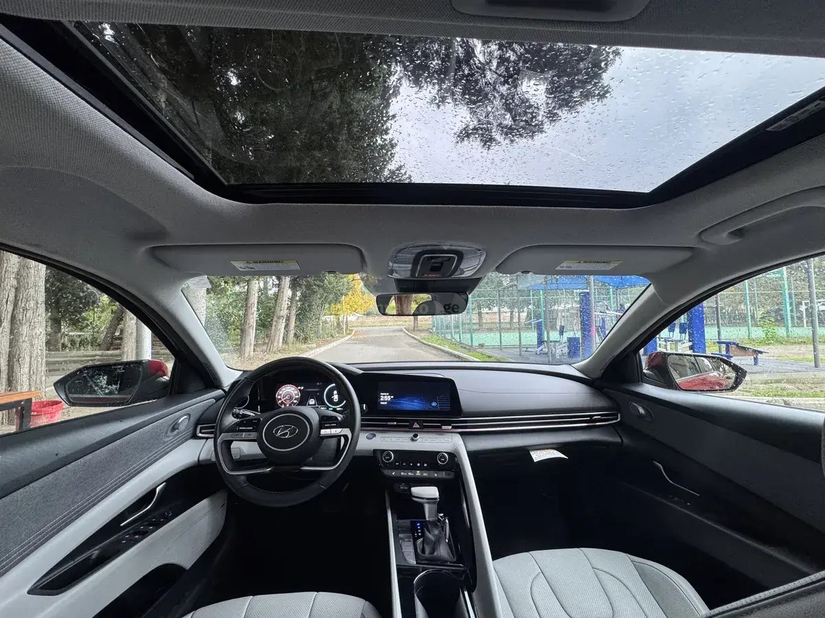 نمای دیگر هیوندای لیمیتد 4 در سدان CVT 2023