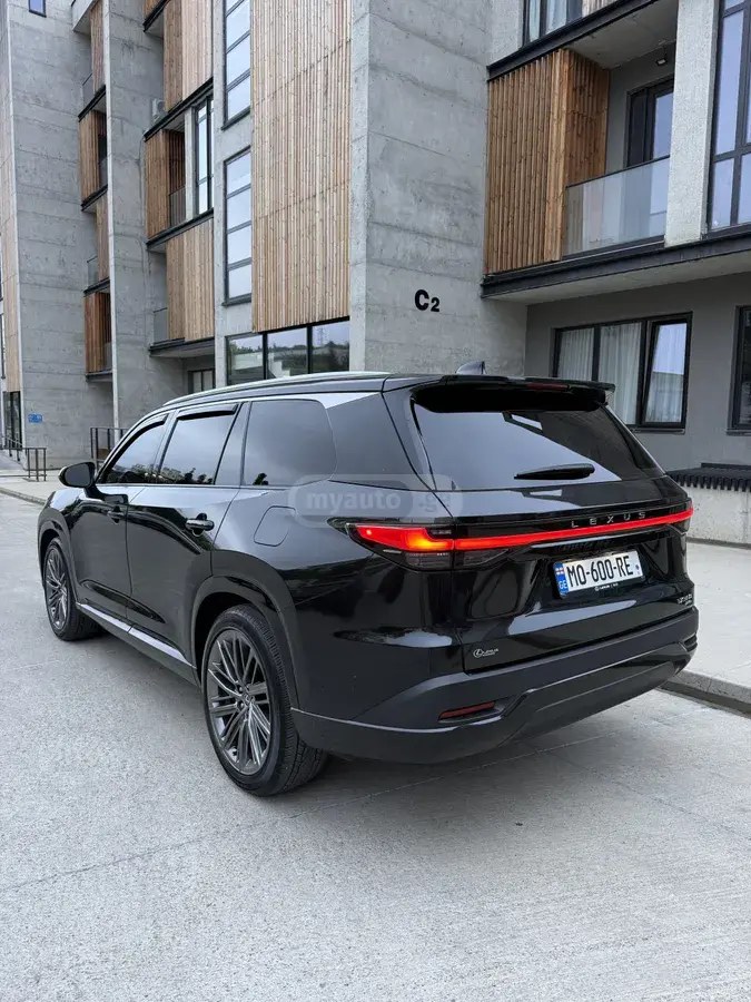 نمای دیگر لکسوس 350 لوکس پلاس AWD 2025
