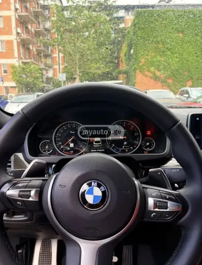 نمای دیگر بی ام و xDrive35i 4 در چهار چرخ محرک 2018
