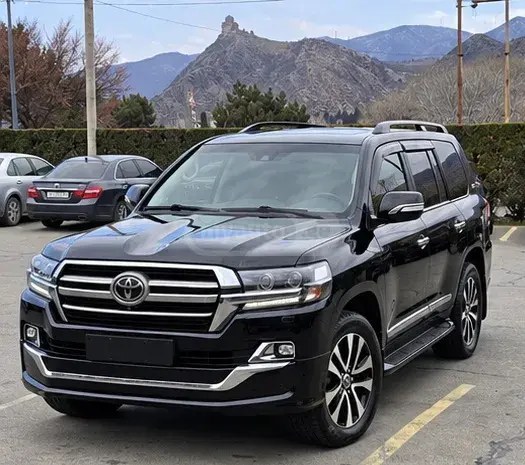 تویوتا V8 4 در 4x4 اتوماتیک 2019