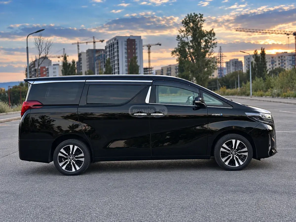 نمای دیگر تویوتا 2021