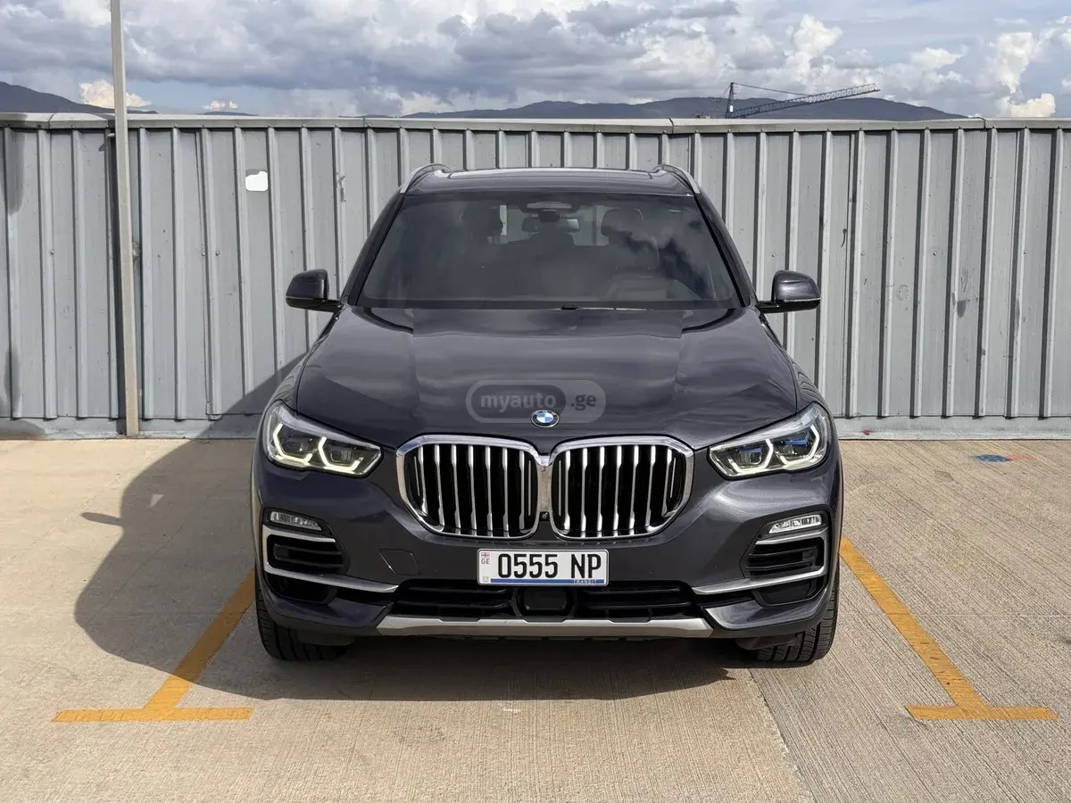 نمای دیگر بی ام و xDrive40i 4 در چهار چرخ محرک 2019
