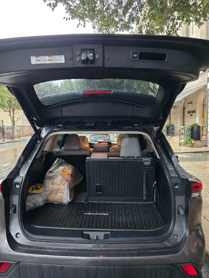 نمای دیگر تویوتا LE 4در چهار چرخ محرک CVT 2022