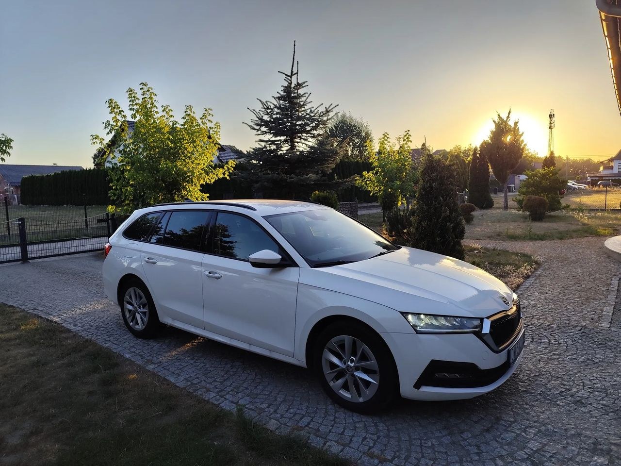 اشکودا اکتاویا 2.0 TDI Ambition