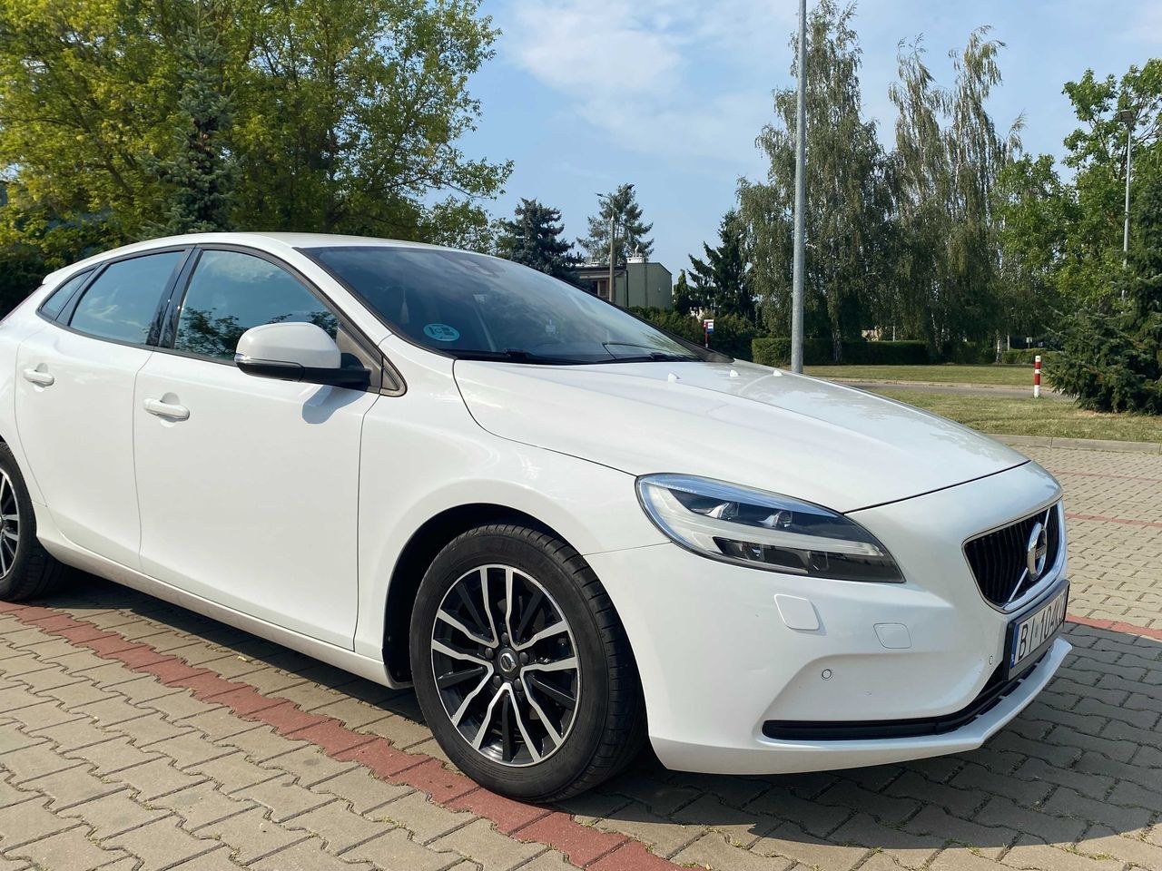 ولوو V40