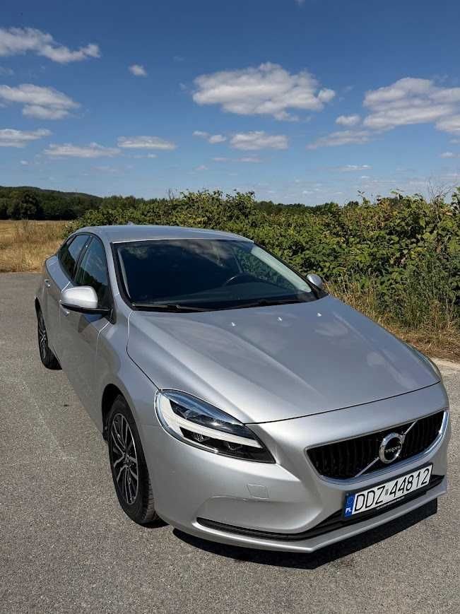 ولوو V40