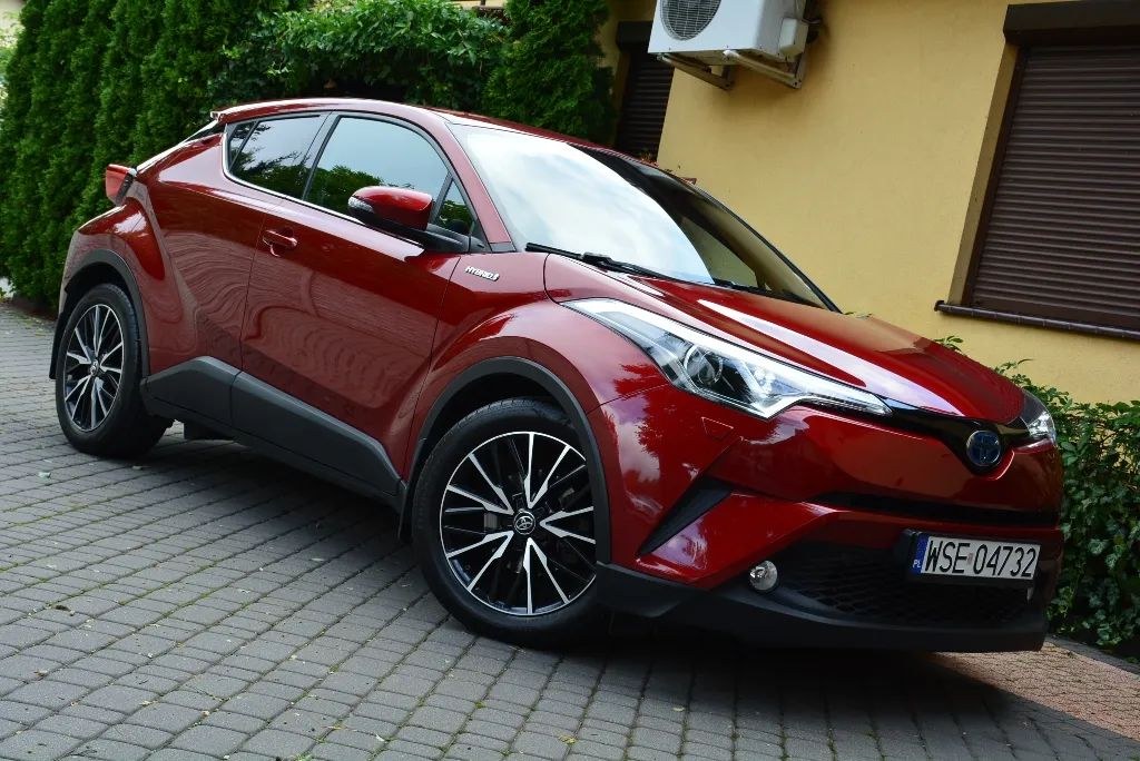 تویوتا C-HR 1.8 هیبرید سلکشن