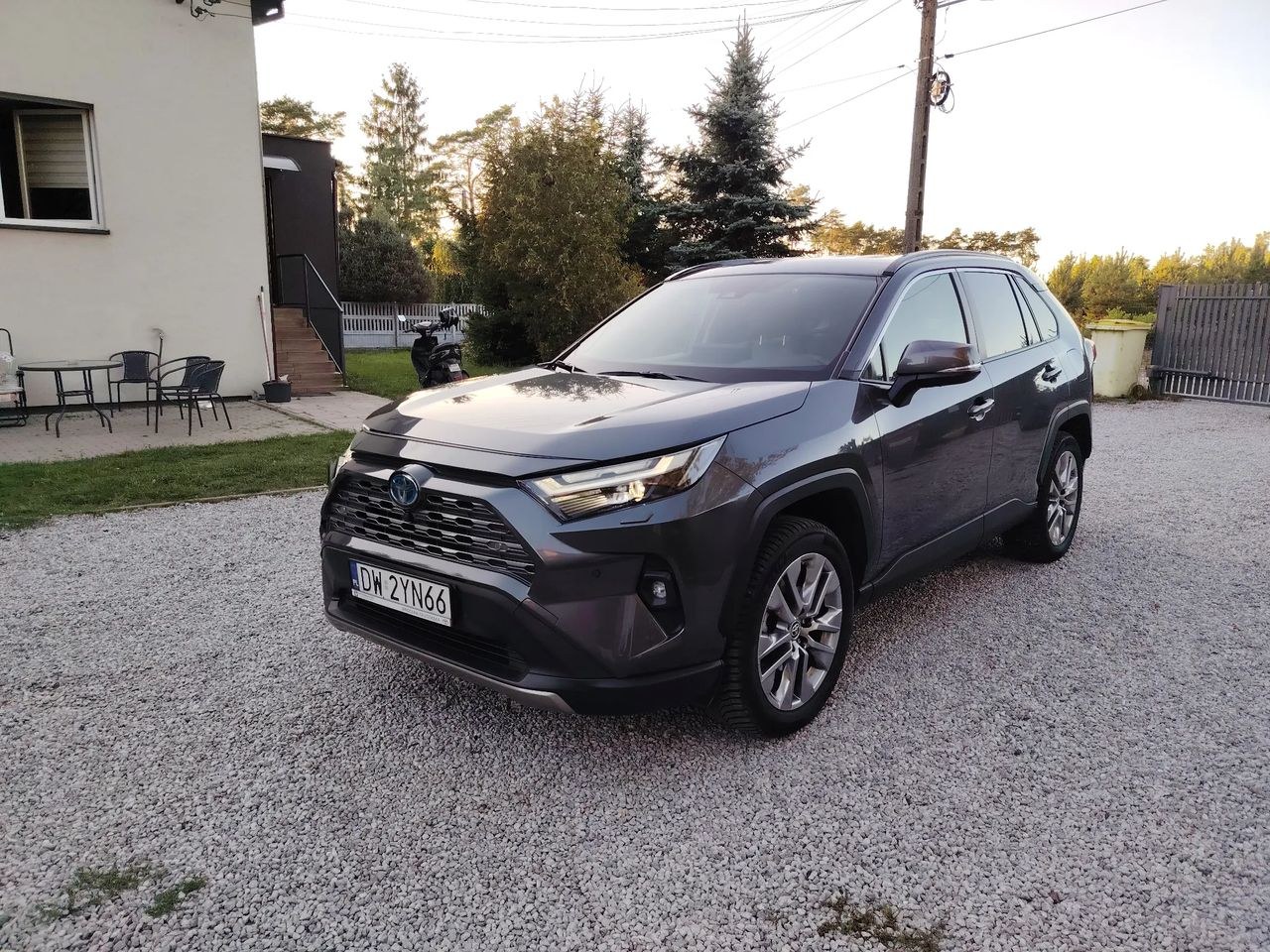 تویوتا RAV4 2.5 هیبرید اکسیوتیو 4x4