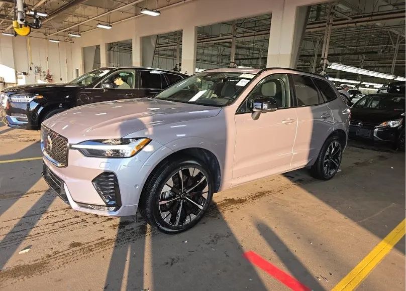 ولوو XC 60 B5 B AWD پلاس برایت
