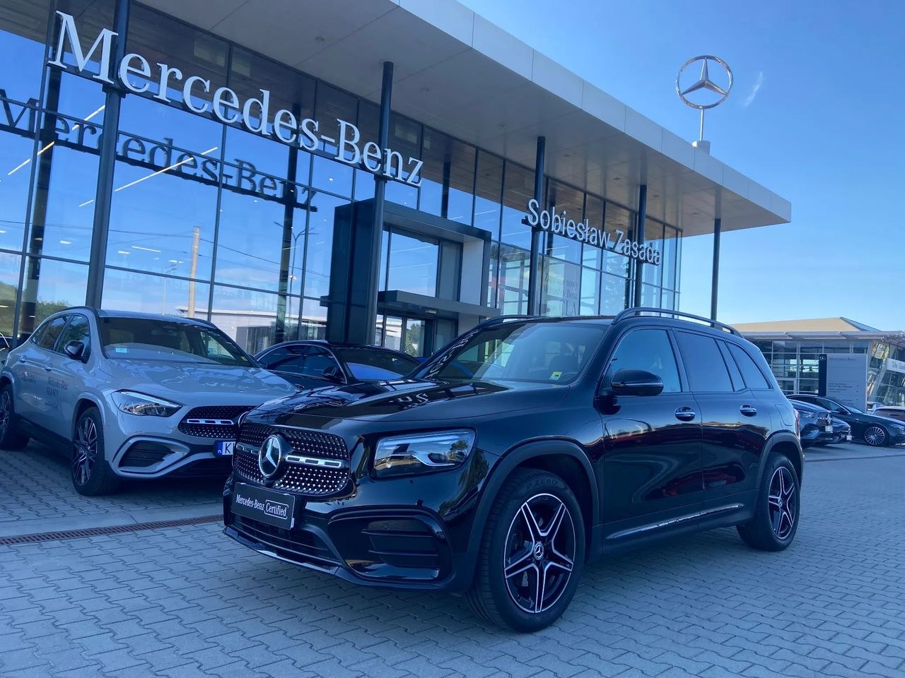 مرسدس بنز GLB 200 AMG لاین 7G-DCT