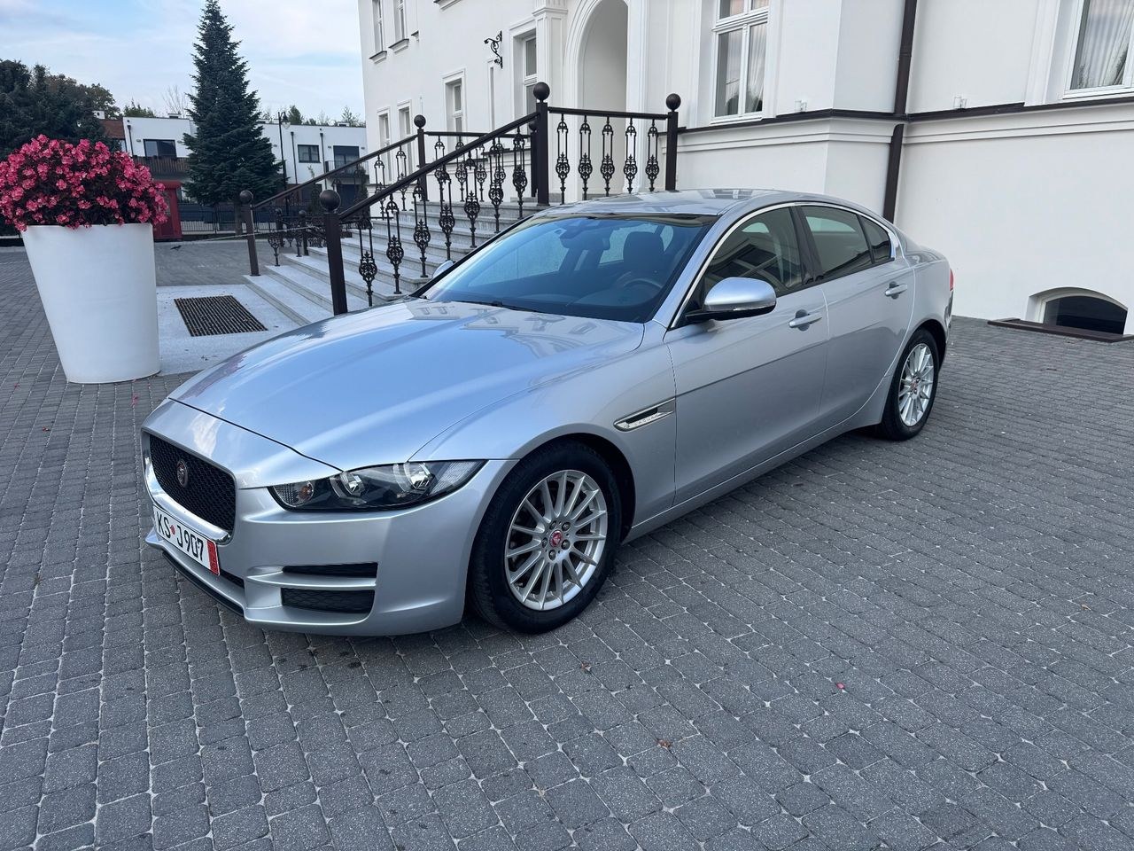 جگوار XE 20d پورتفولیو