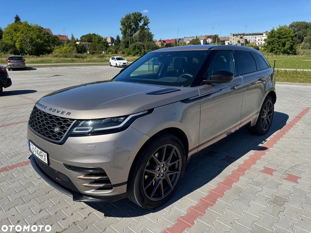 لندروور رنجروور ولار 2.0 P250 R-Dynamic SE