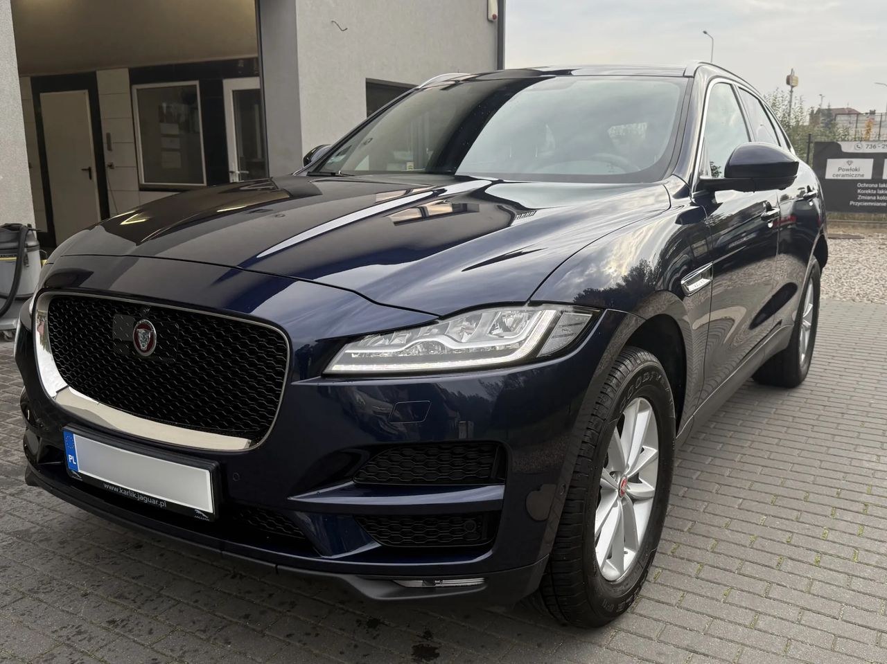 جگوار اف-پیس 2.0 i4P AWD پورتفولیو