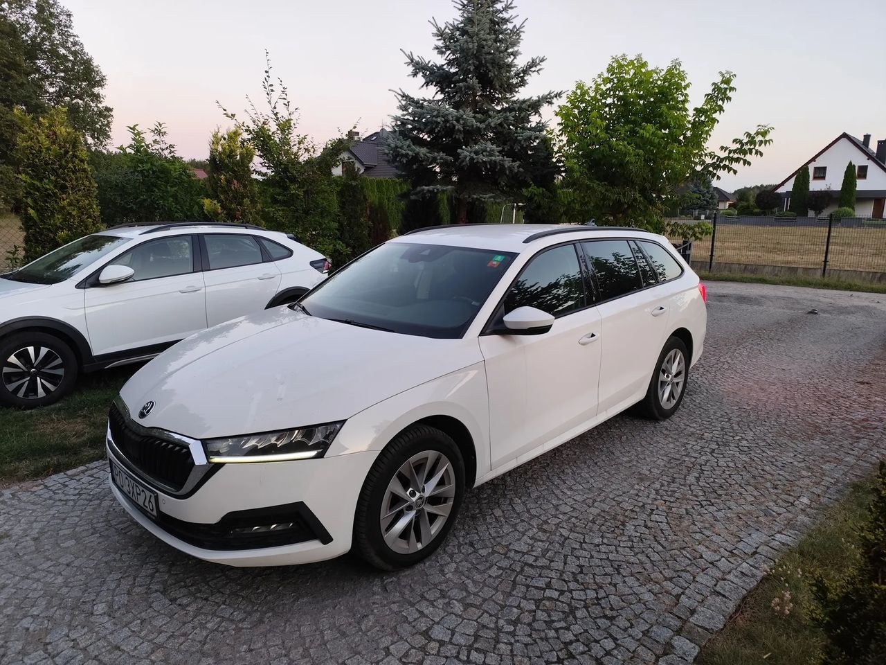 اشکودا اکتاویا 2.0 TDI امبیشن DSG