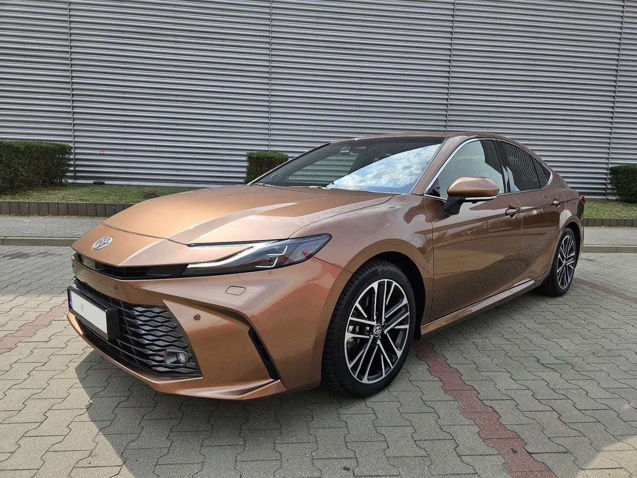 تویوتا کمری 2.5 هیبرید داینامیک فورس اکسیوتیو e-CVT