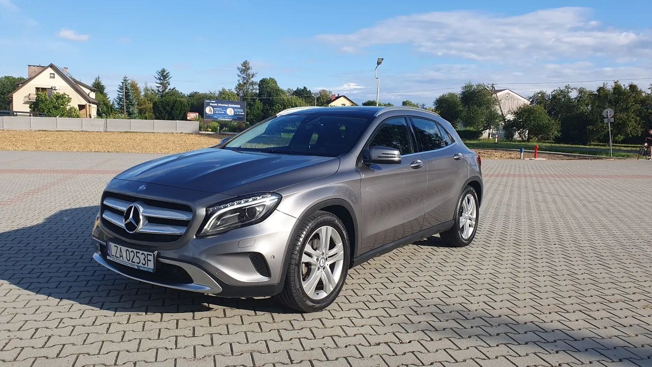 مرسدس بنز GLA 180 اربن استایل ادیشن
