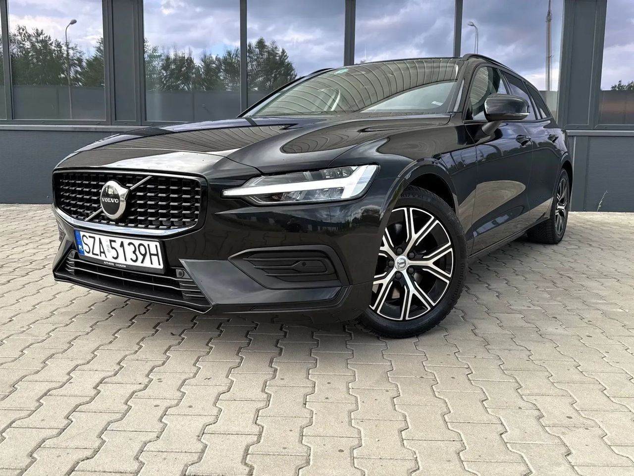 ولوو V60 B3 B گیراترونیک آر دیزاین