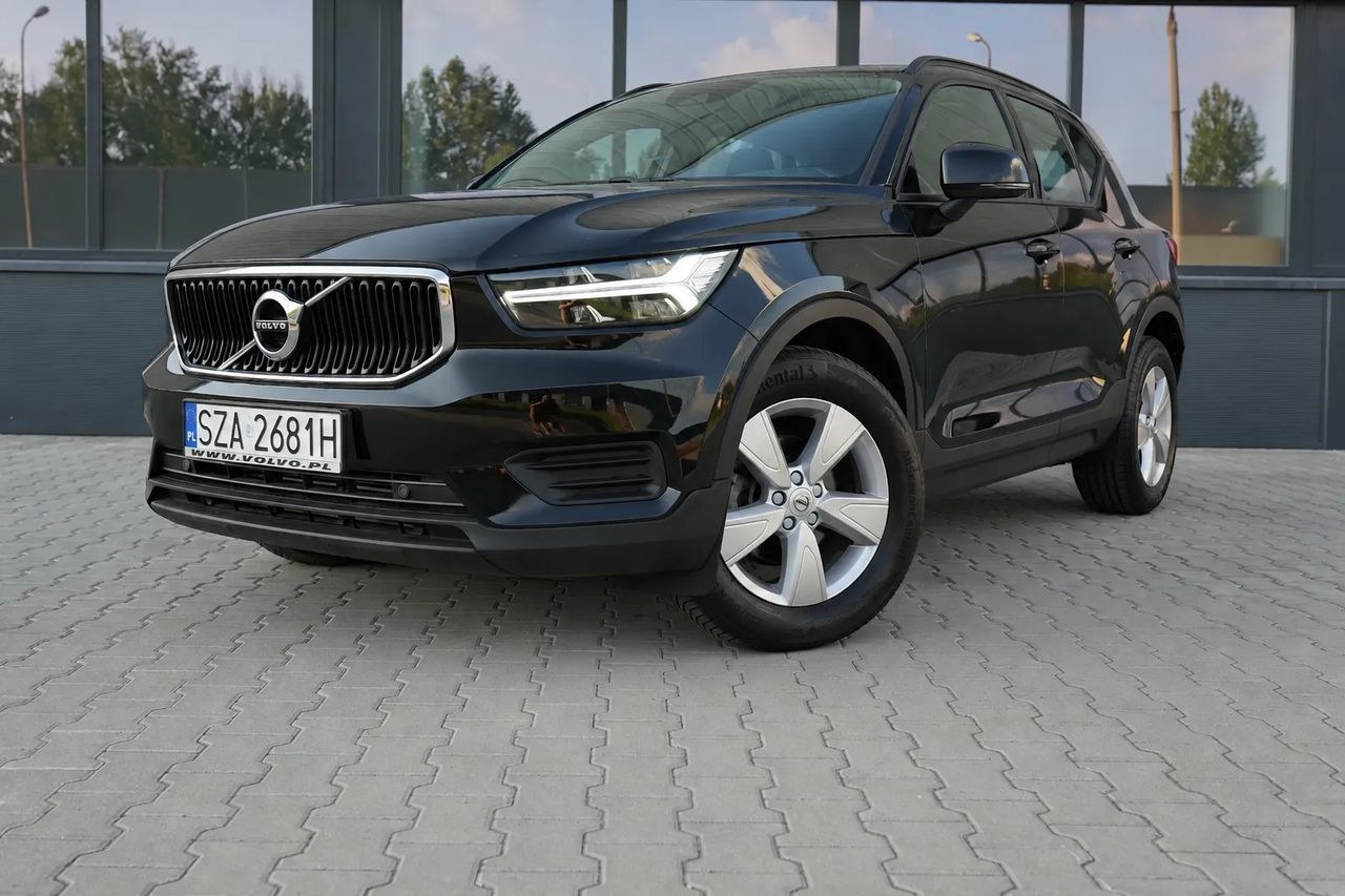 ولوو XC 40 T2 مومنتوم