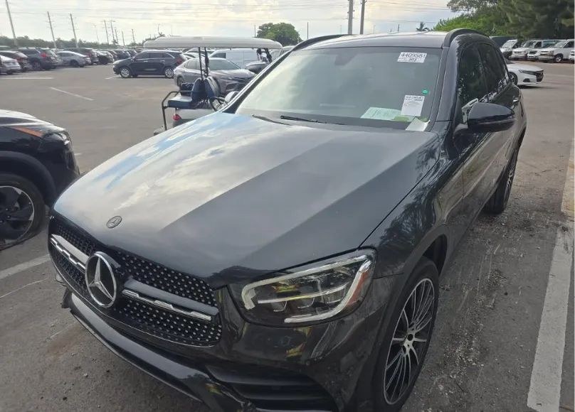 مرسدس بنز GLC 300 4Matic 9G-TRONIC AMG Line