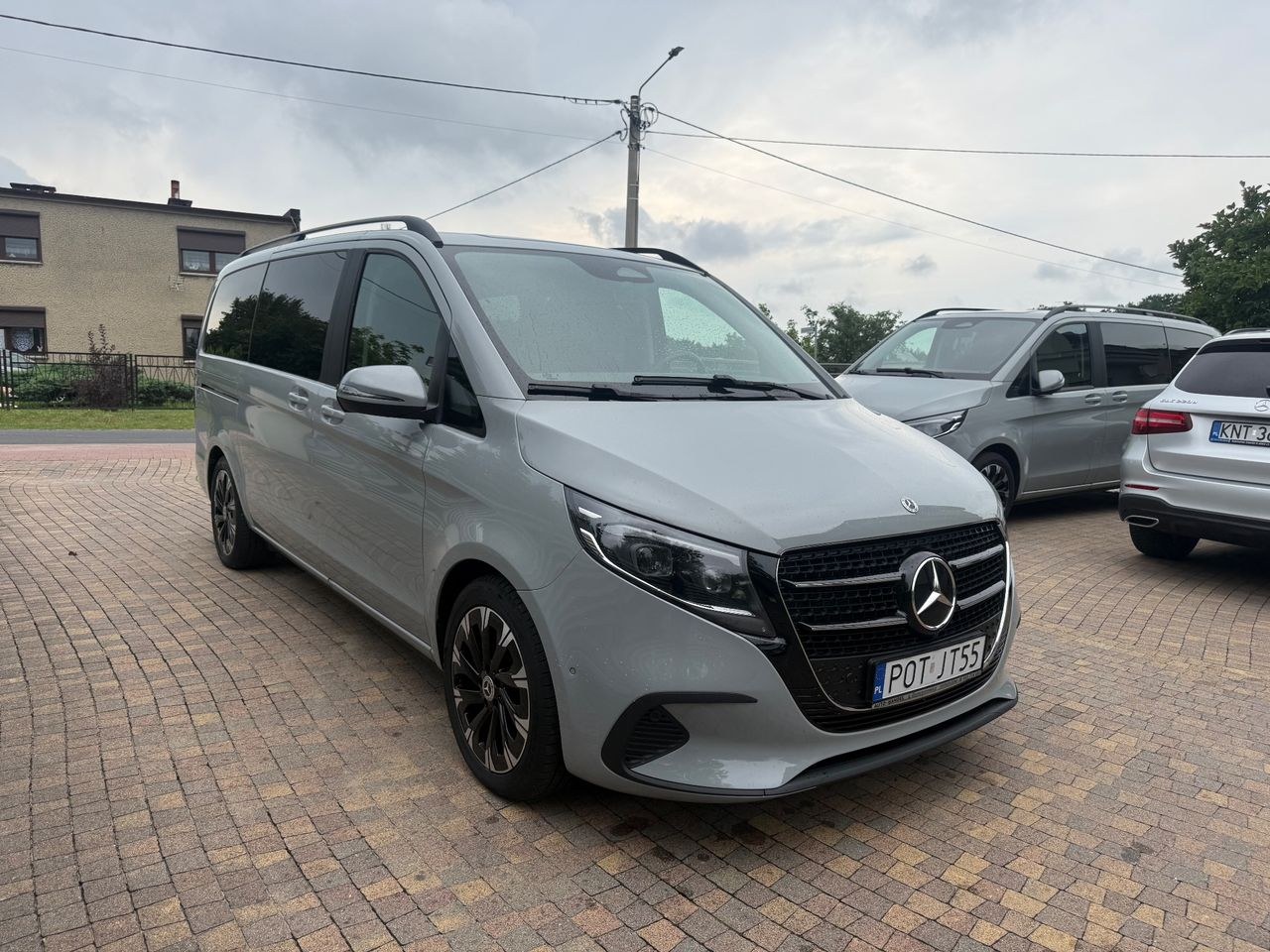مرسدس بنز Klasa V 300 d lang 4Matic 9G-TRONIC Style