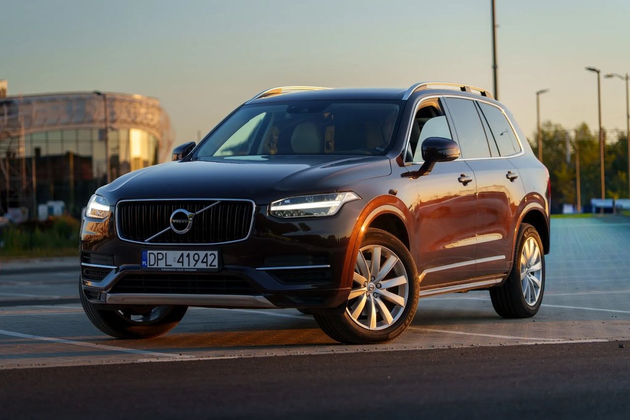 ولوو XC 90 D5 AWD مومنتوم