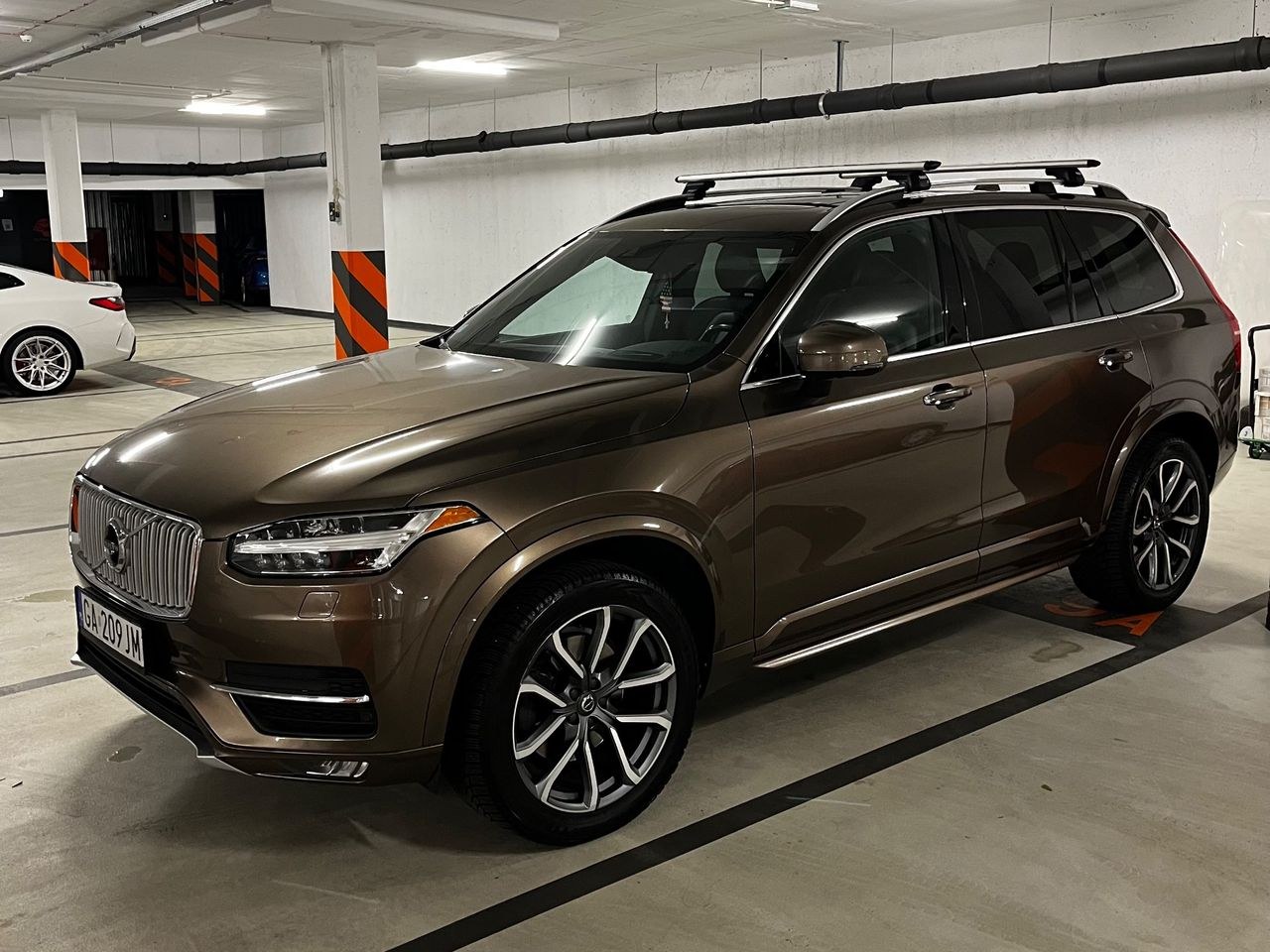 ولوو XC 90 T6 AWD مومنتوم ۷ صندلی