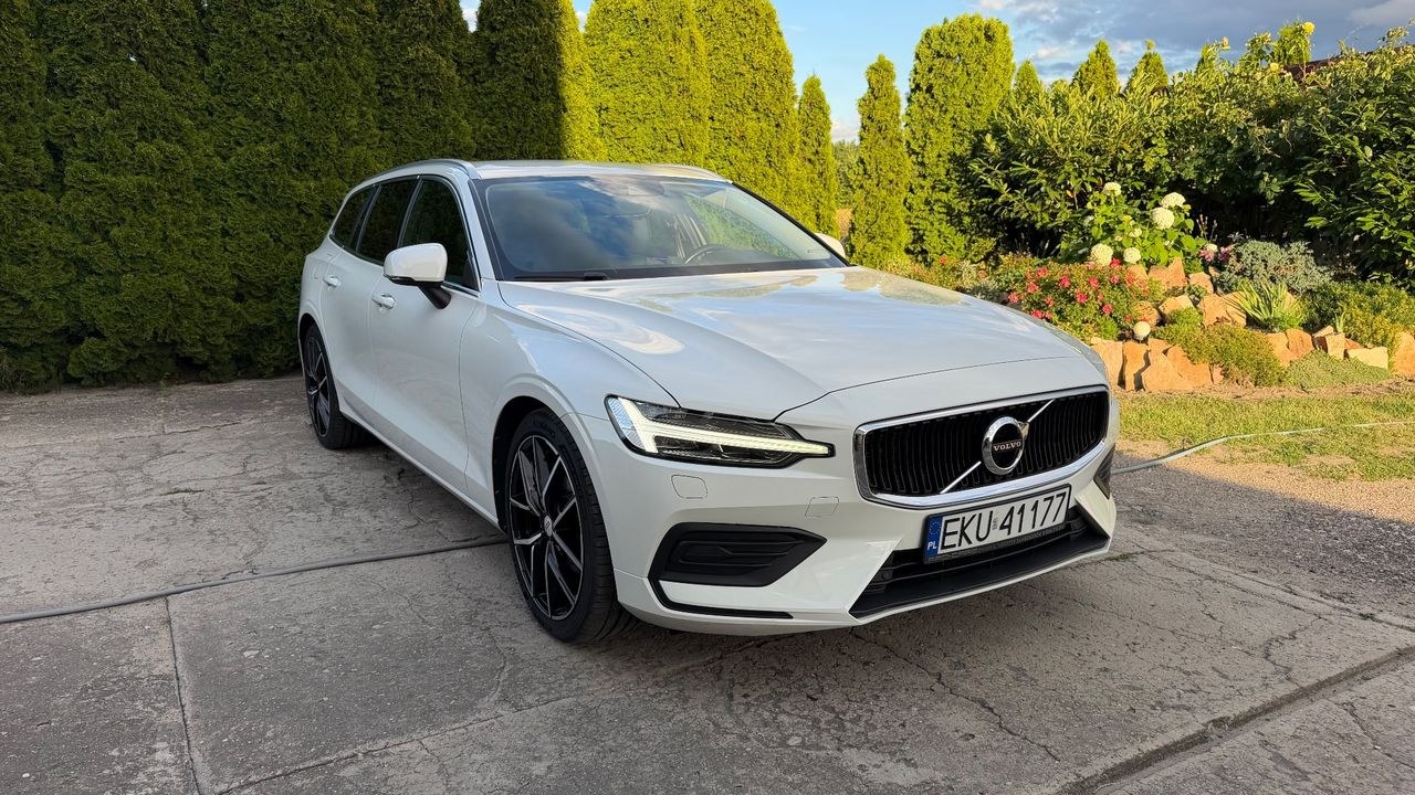 ولوو V60 D4 AWD مومنتوم پرو
