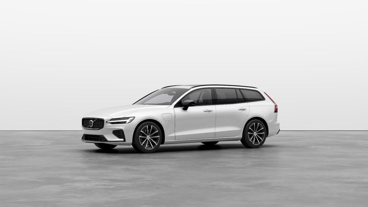 ولوو V60 T6 AWD پلاگین هیبرید اولترا دارک