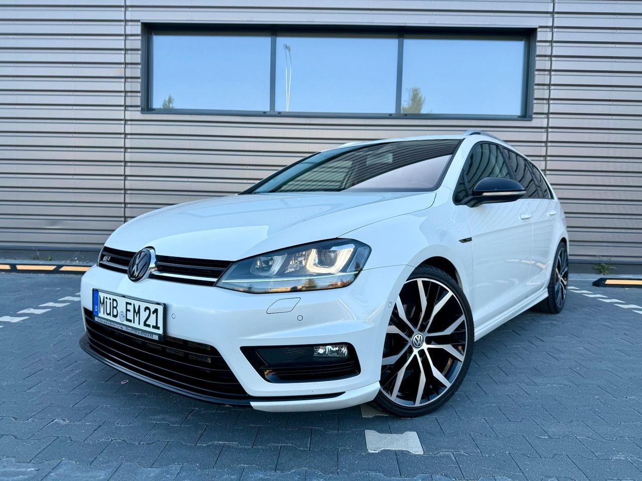 فولکس واگن گلف 2.0 TDI BlueMotion Technology DSG Lounge