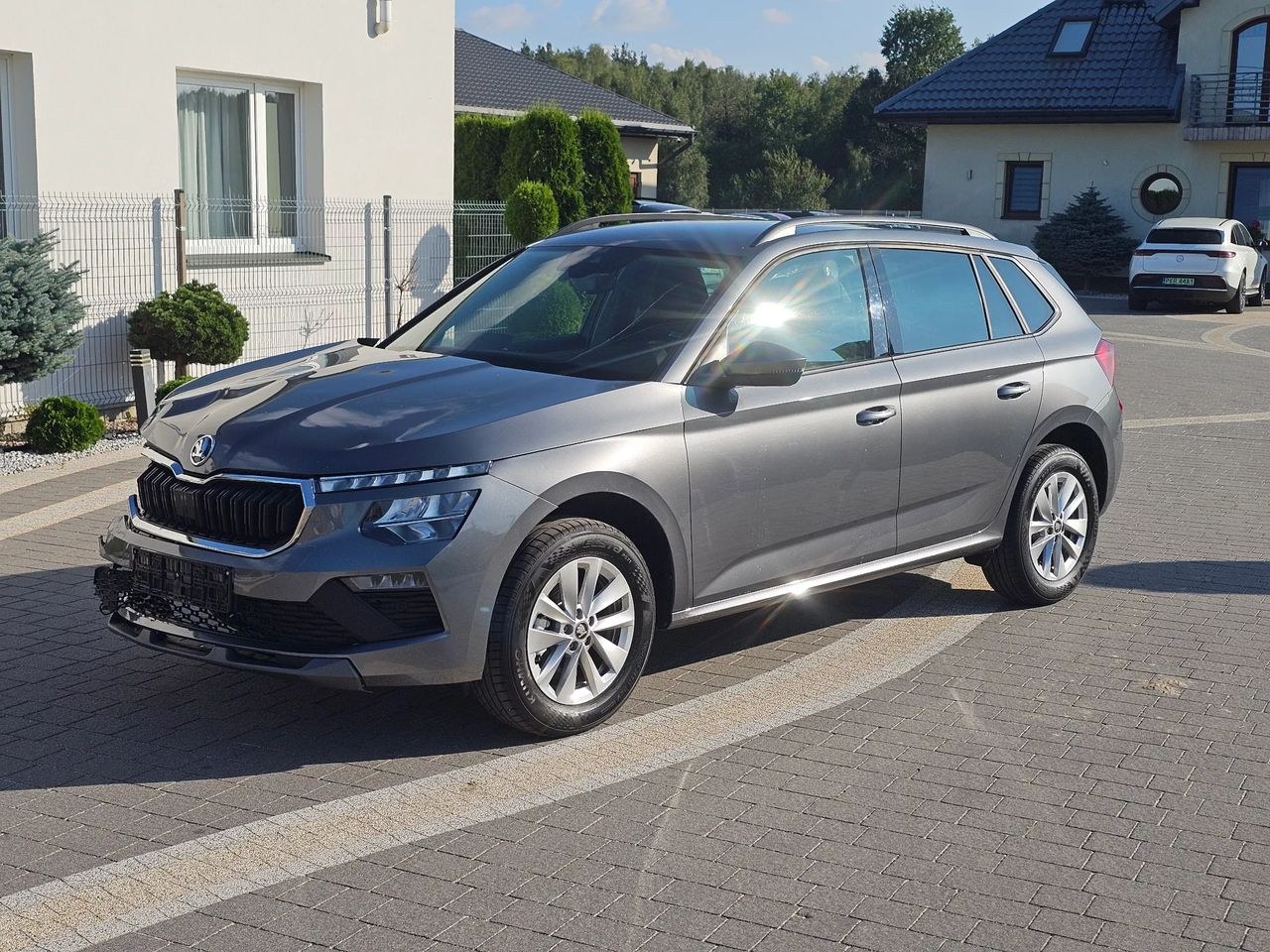 اشکودا کامیک 1.5 TSI امبیشن DSG
