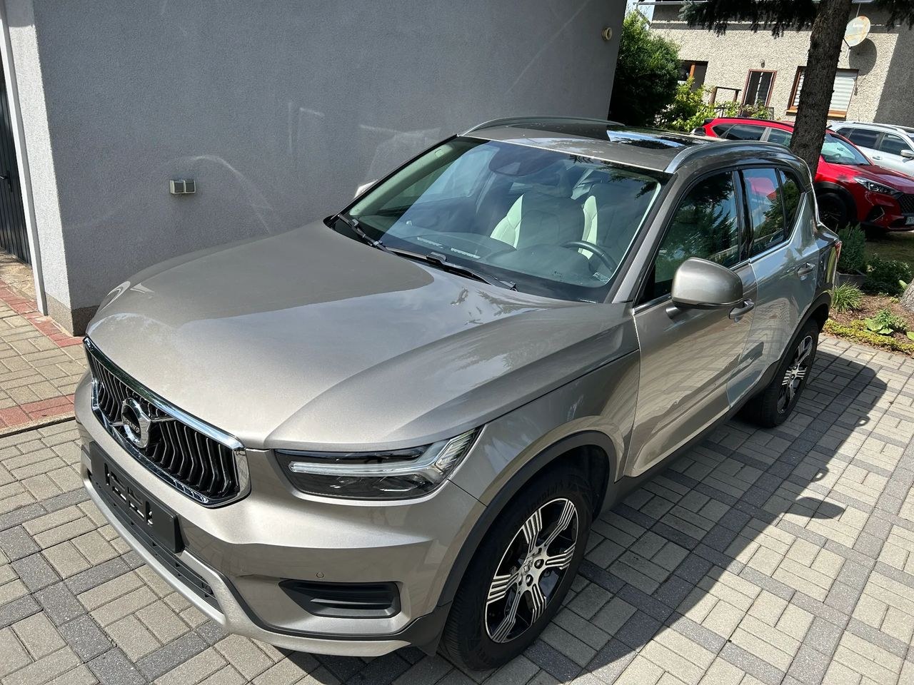 ولوو XC 40 T3 اینسکریپشن