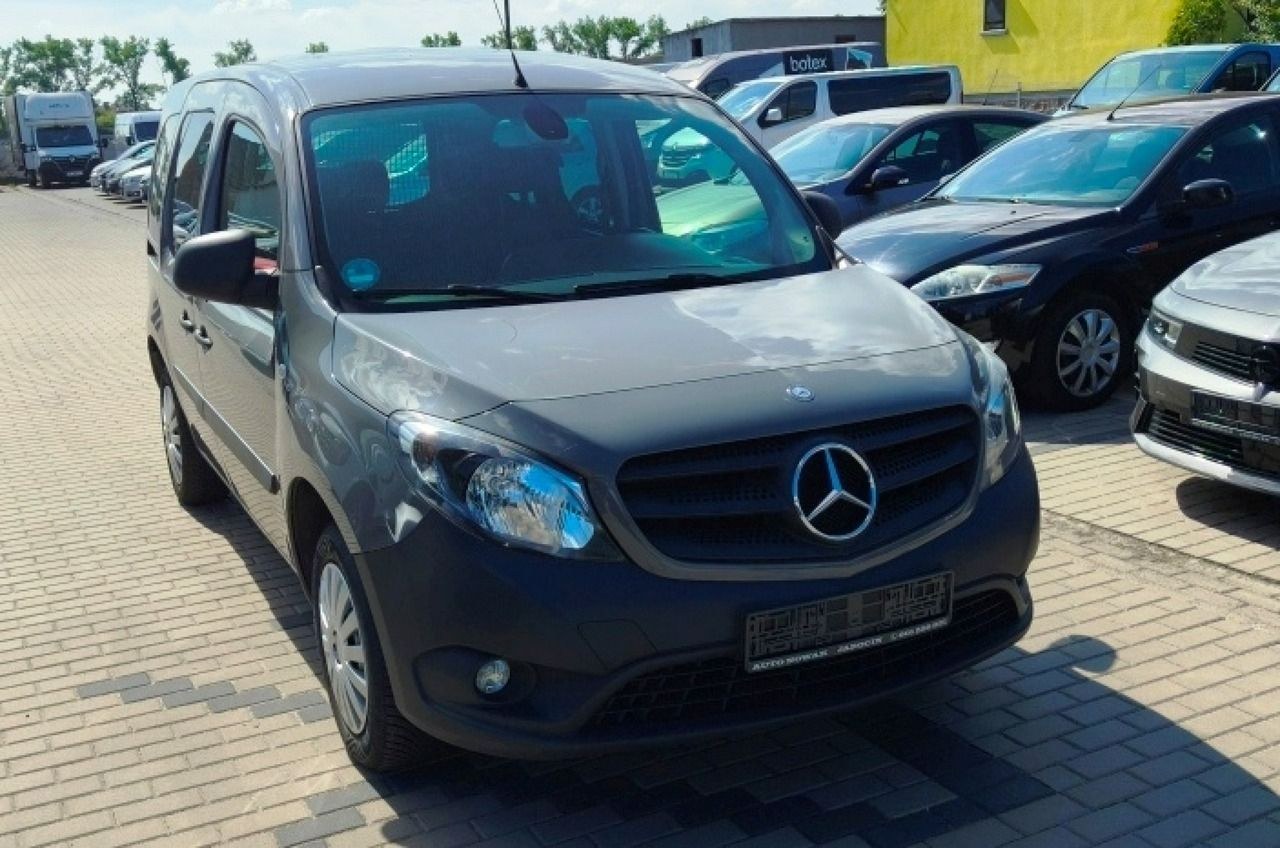 مرسدس بنز سیتان