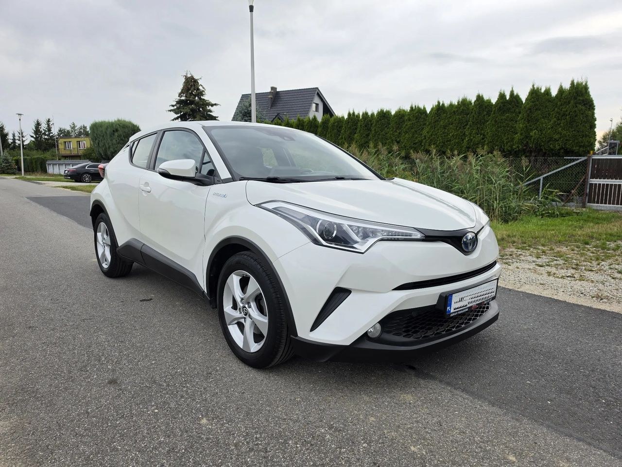 تویوتا C-HR 1.8 هیبرید پریمیوم
