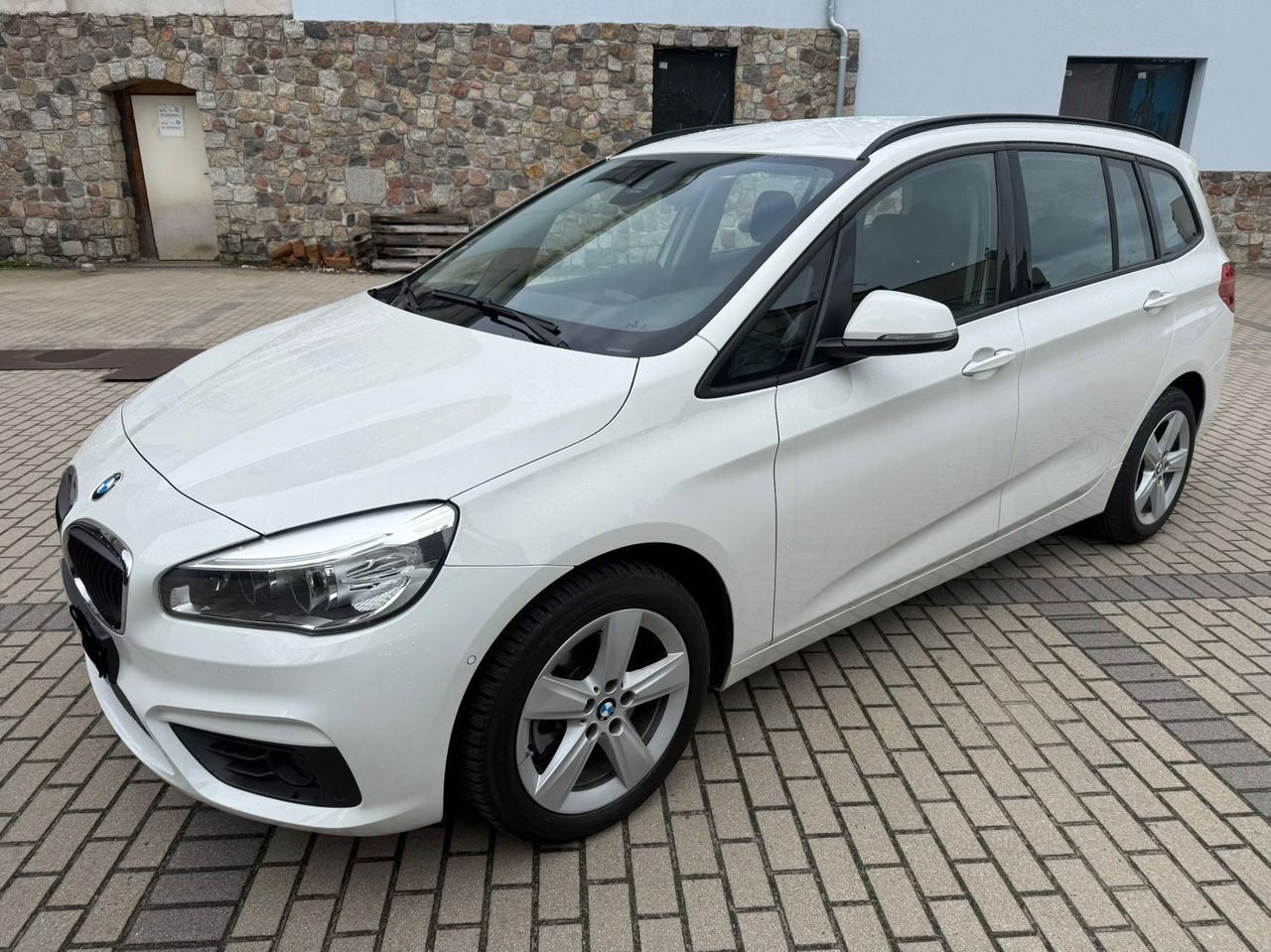 بی ام و سری 2 218d GT