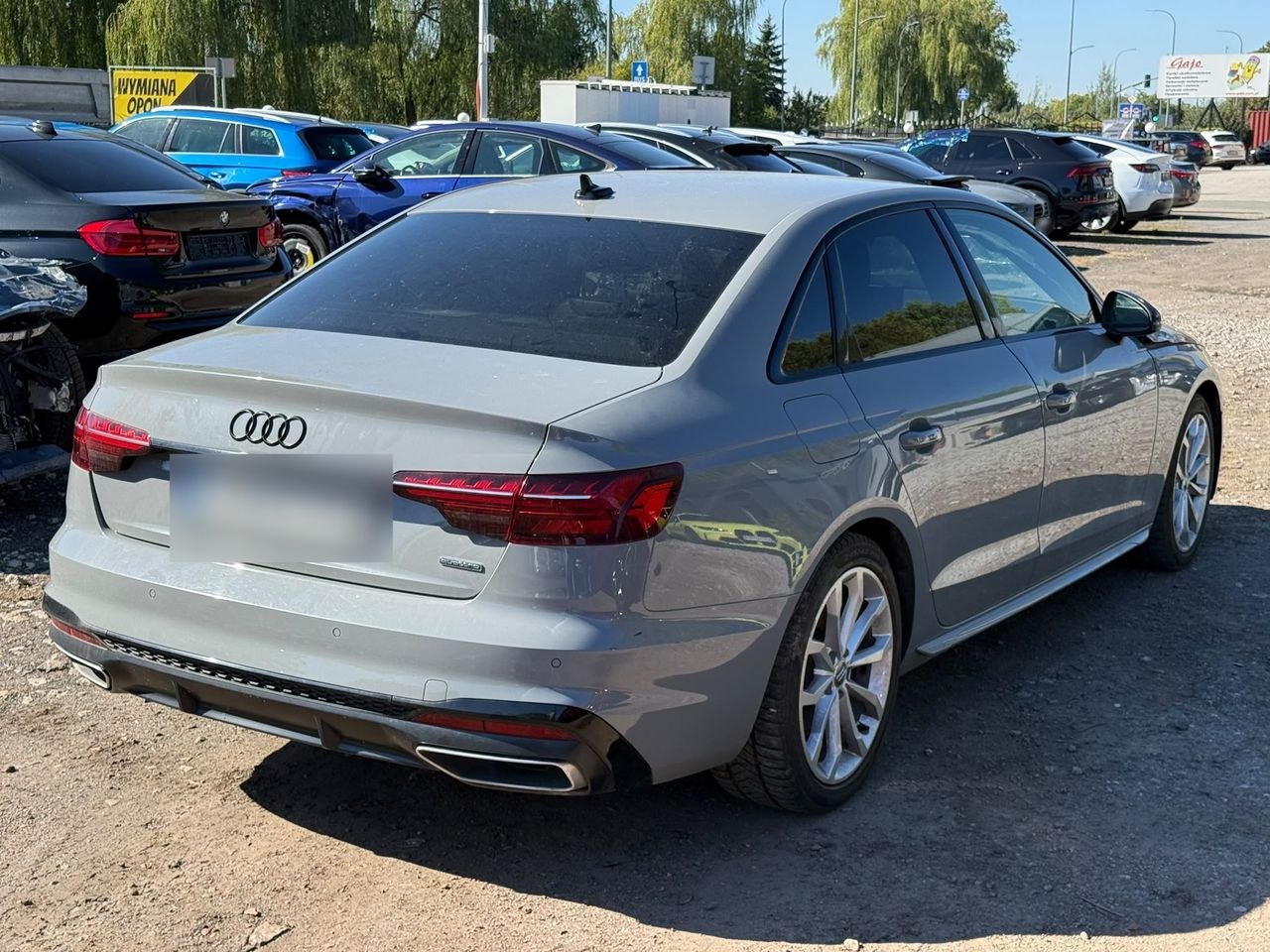 آئودی A4 لیموزین 40 TFSI mHEV کواترو اس لاین S tronic
