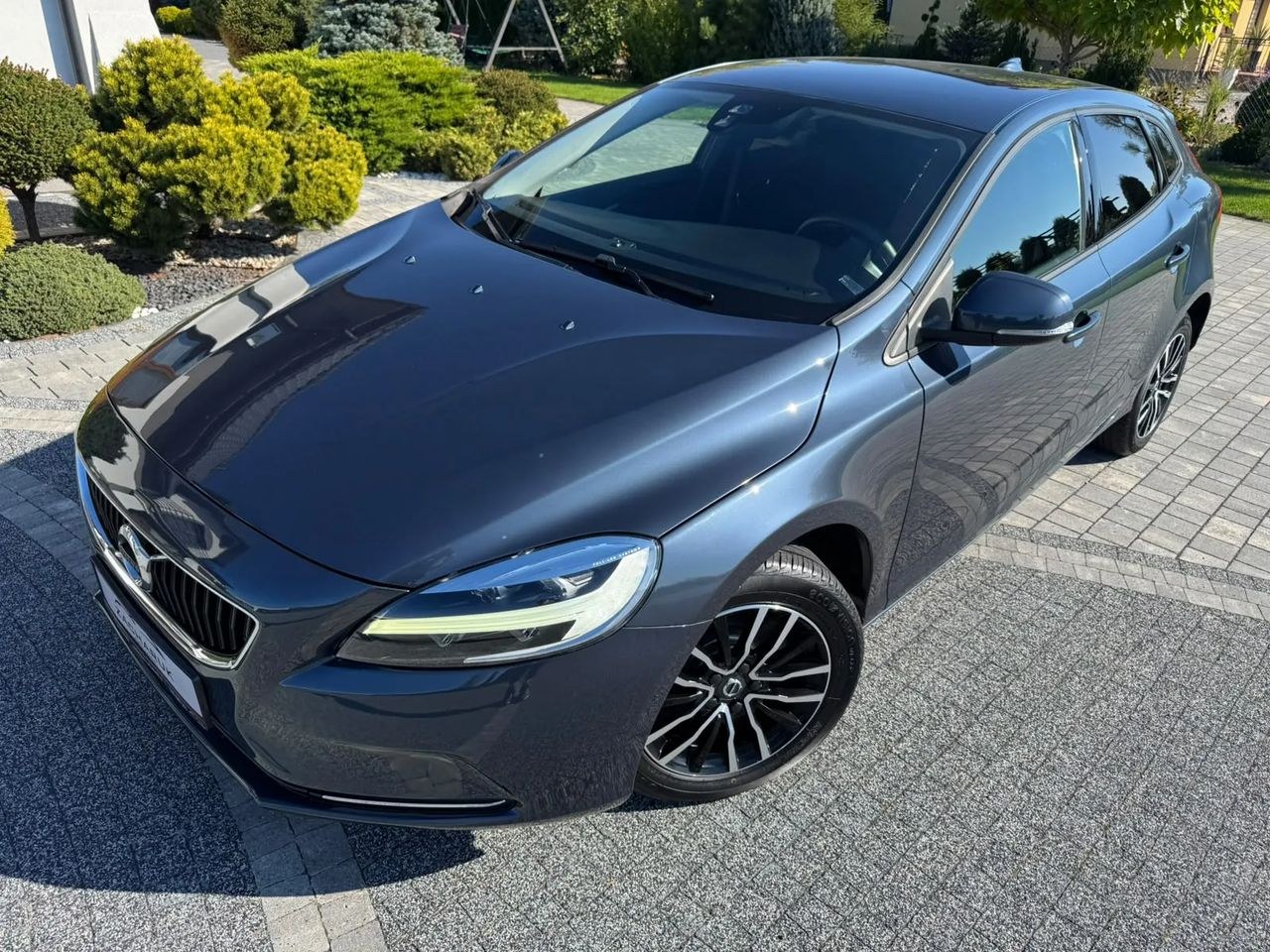 ولوو V40