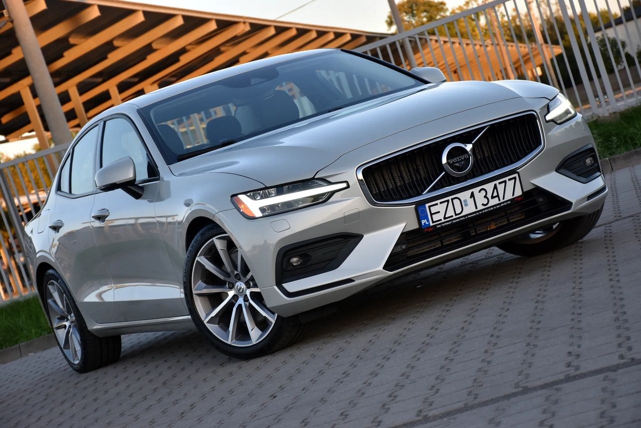 ولوو S60 T6 AWD مومنتوم پرو