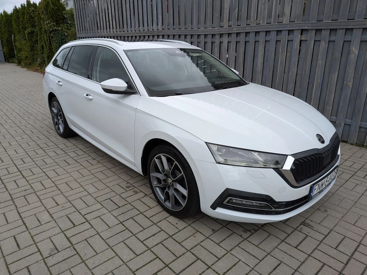 اشکودا اکتاویا 2.0 TDI DSG فرست ادیشن
