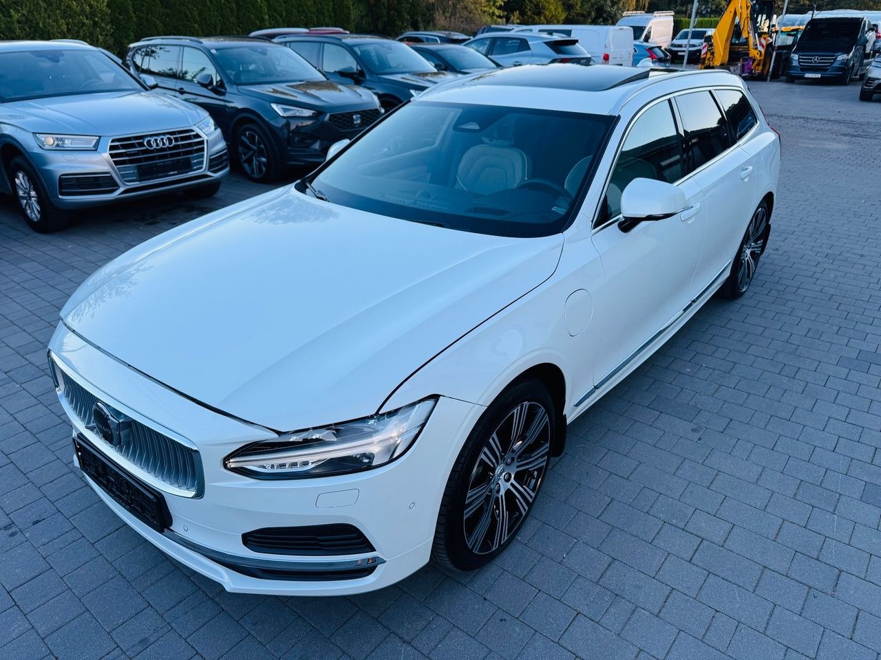 ولوو V90 T8 توین انجین AWD اینسکریپشن