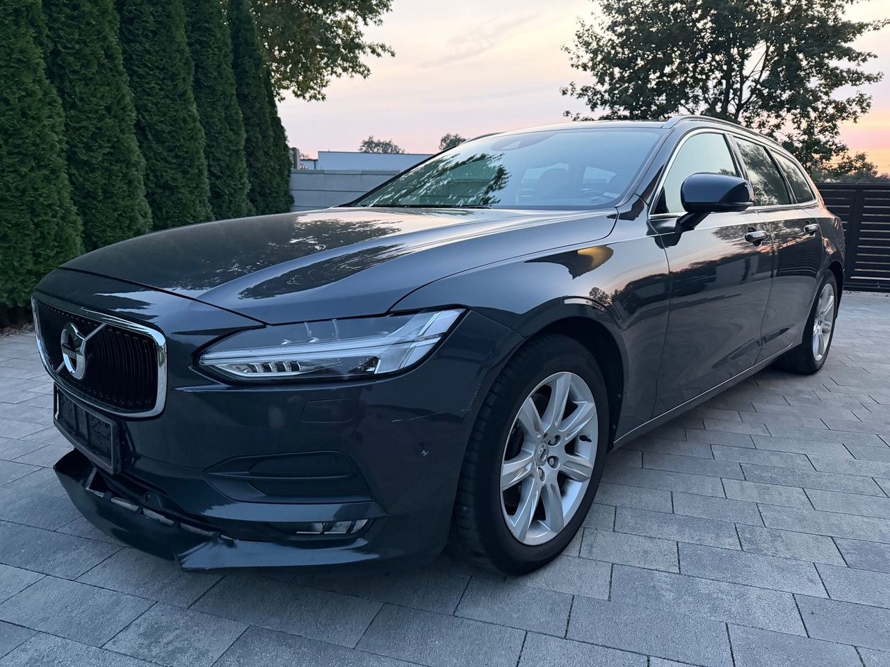ولوو V90