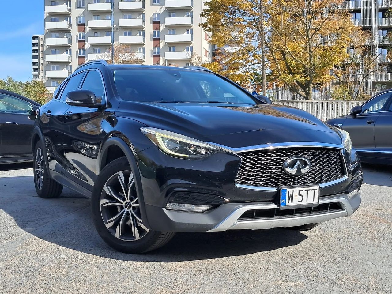 اینفینیتی QX30 2.0t پریمیوم AWD 7DCT