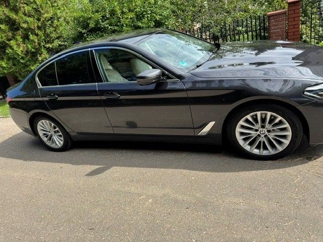 بی ام و سری 5 520d MHEV لاکچری لاین